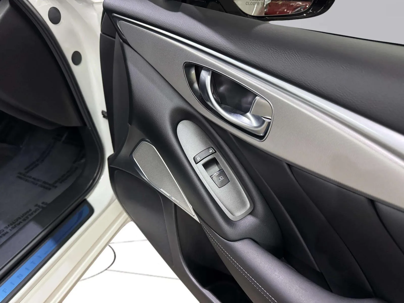 Infiniti Q50 photo 39