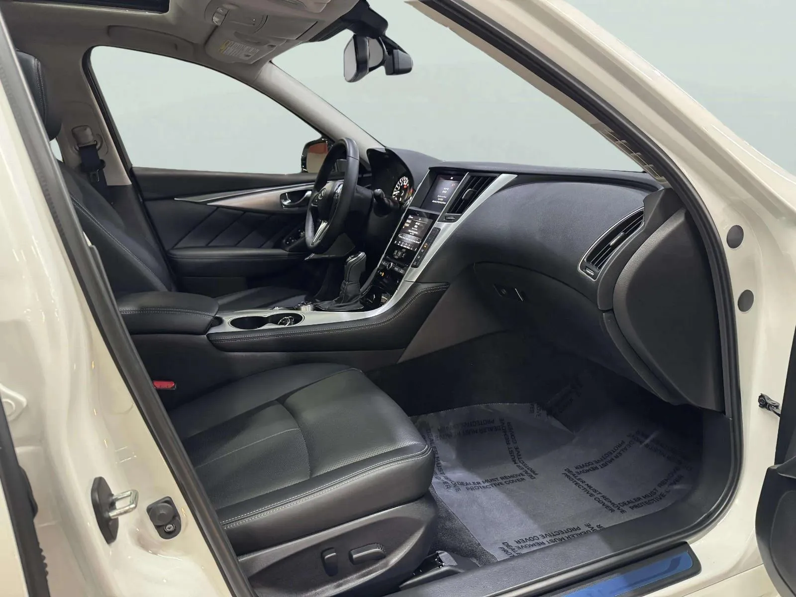 Infiniti Q50 photo 40