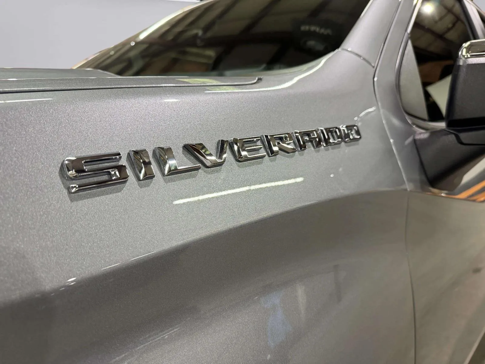 Chevrolet Silverado photo 17