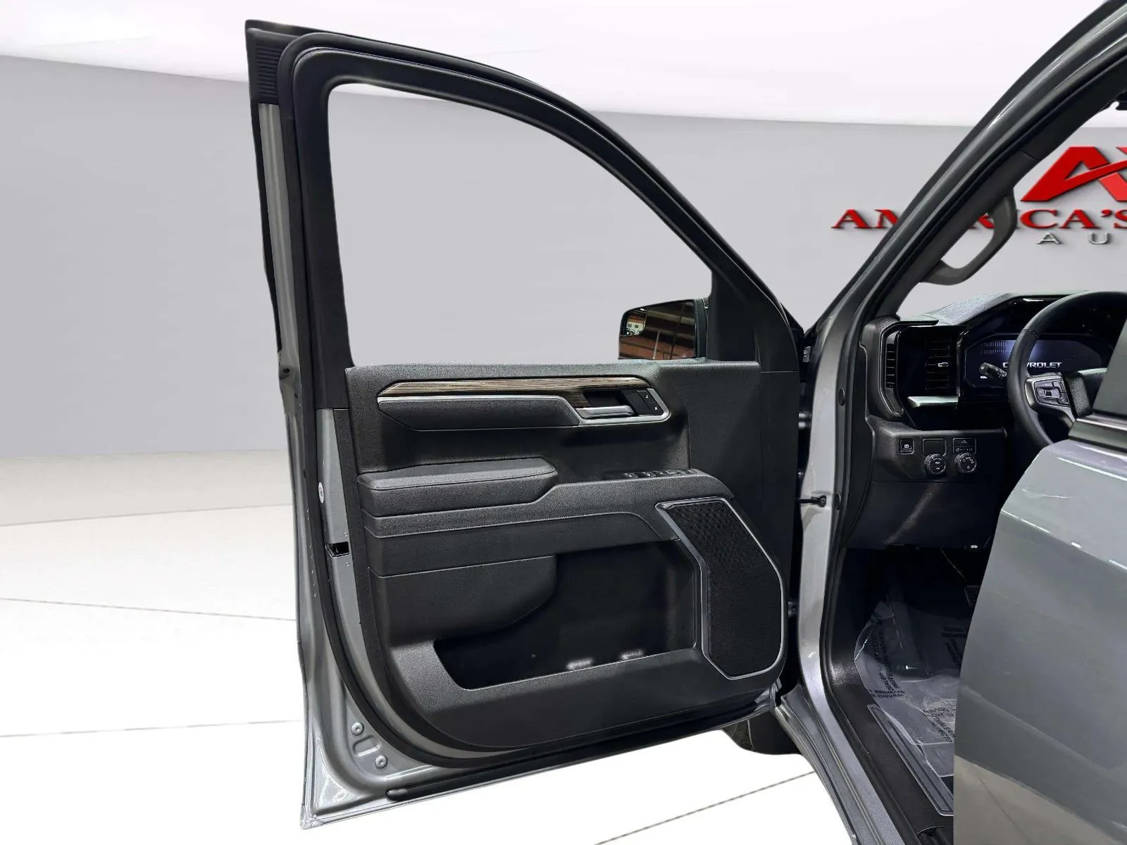 Chevrolet Silverado photo 23
