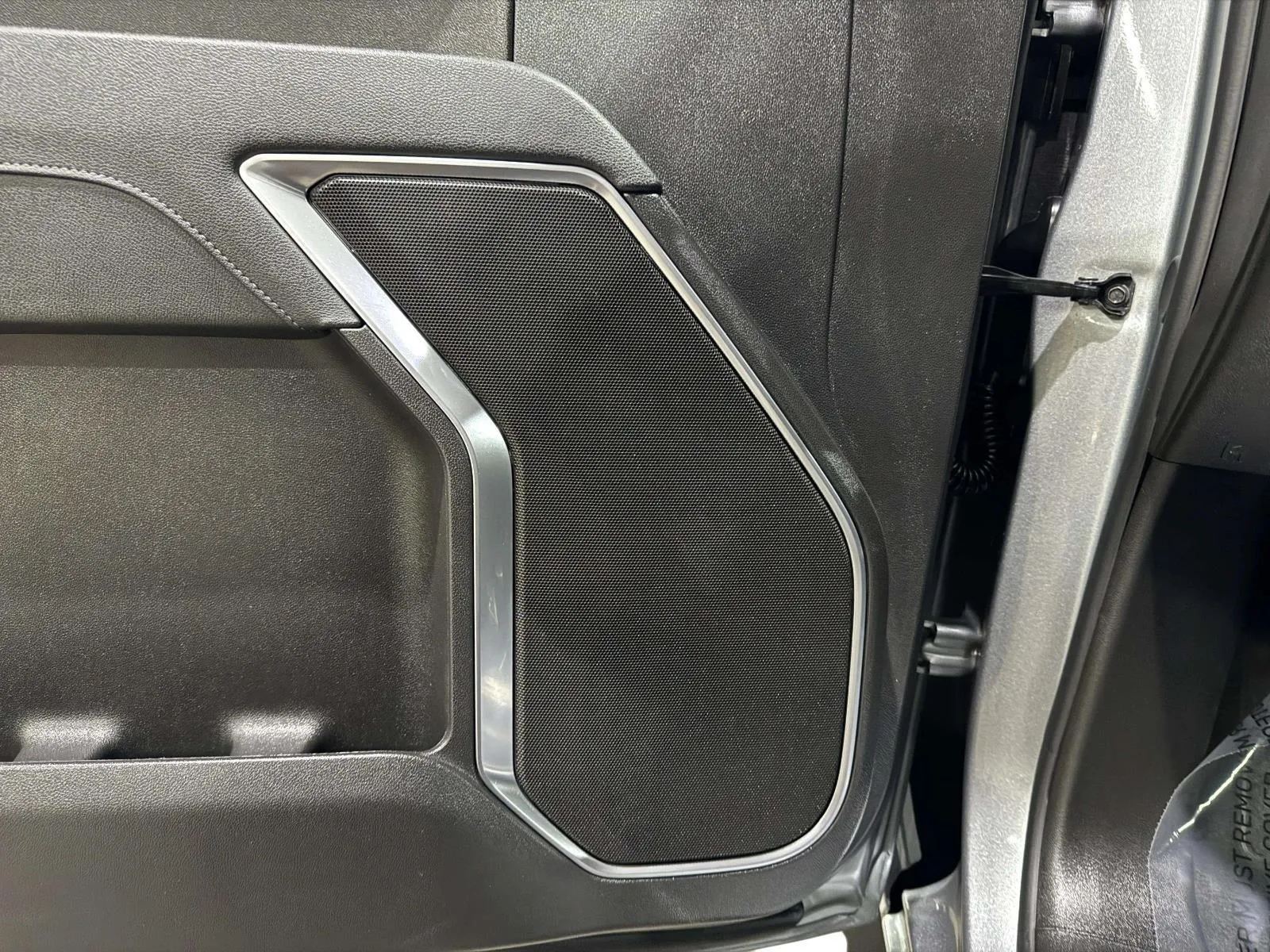 Chevrolet Silverado photo 25