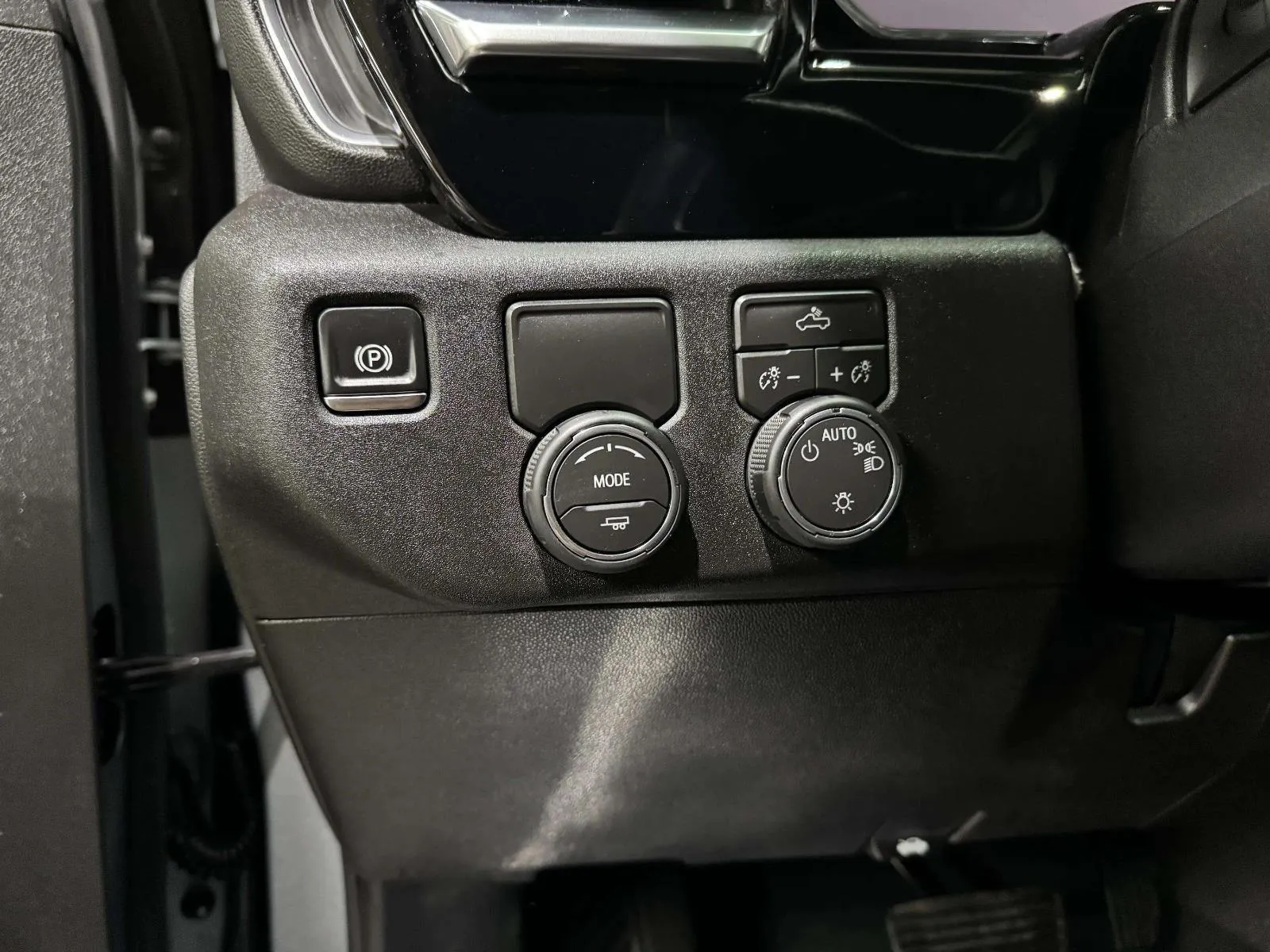 Chevrolet Silverado photo 27