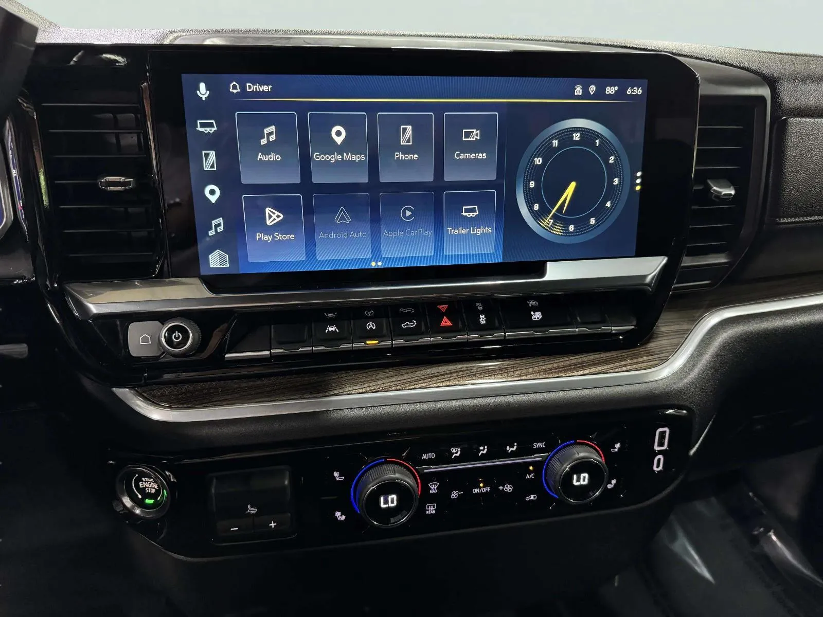 Chevrolet Silverado photo 35