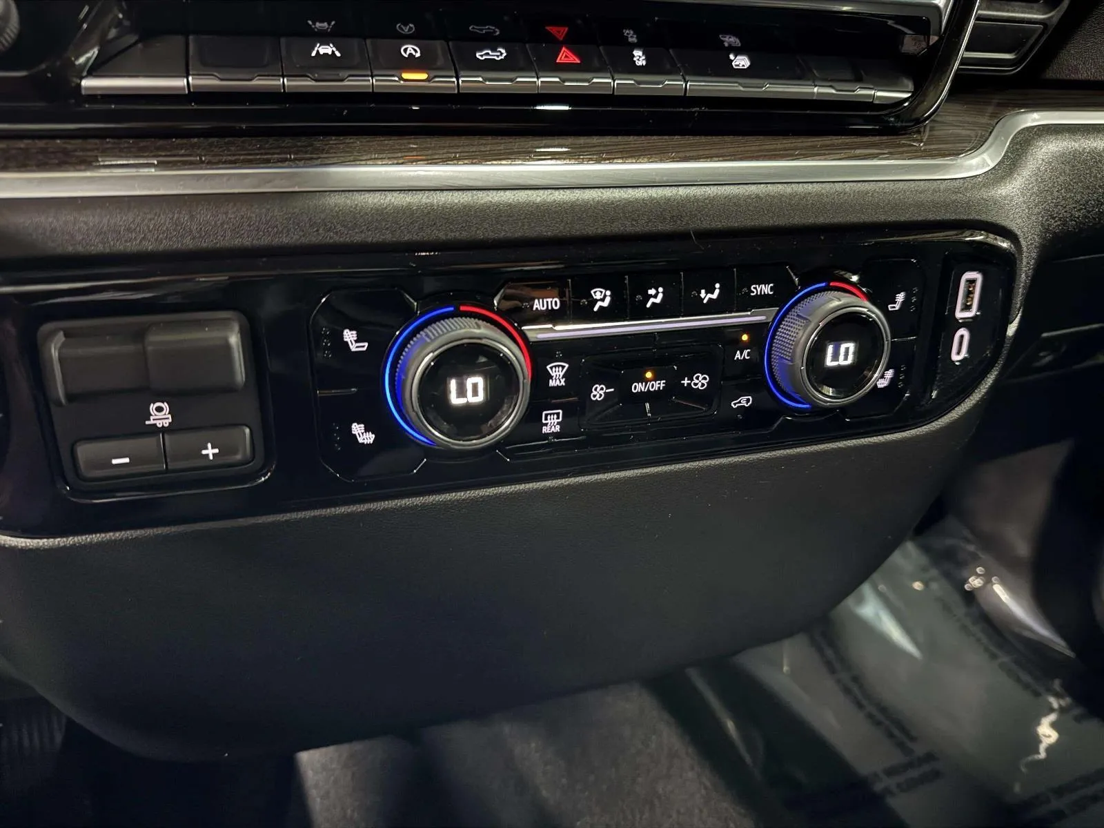 Chevrolet Silverado photo 38