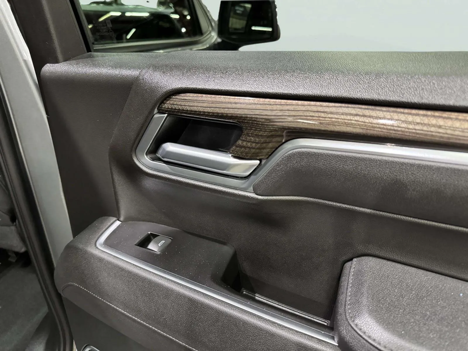 Chevrolet Silverado photo 49
