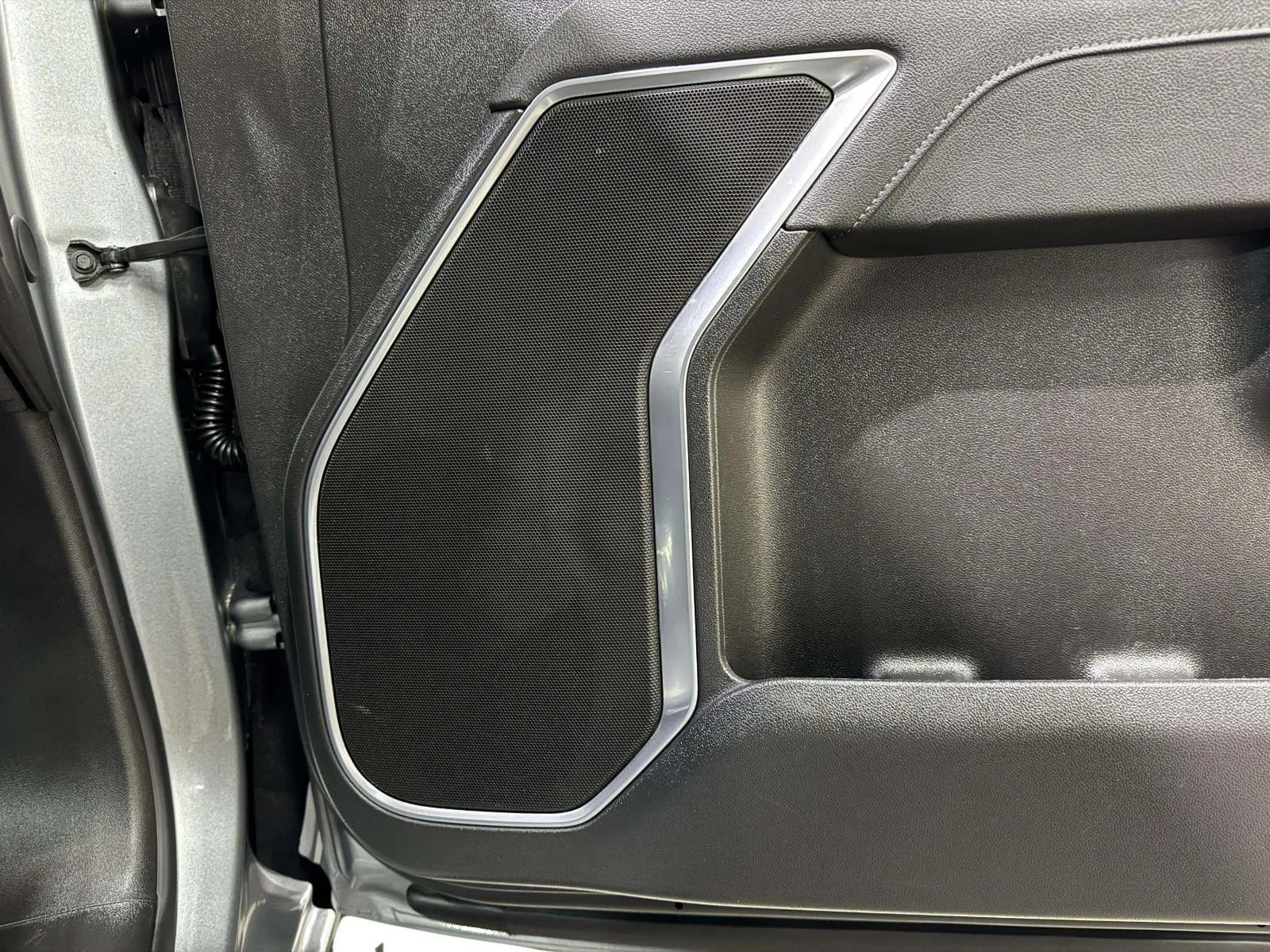 Chevrolet Silverado photo 54