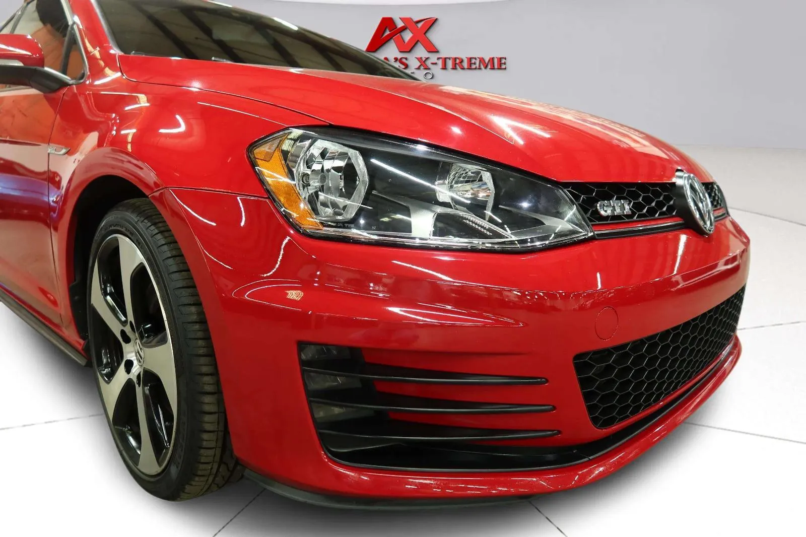 Volkswagen Golf GTI photo 9