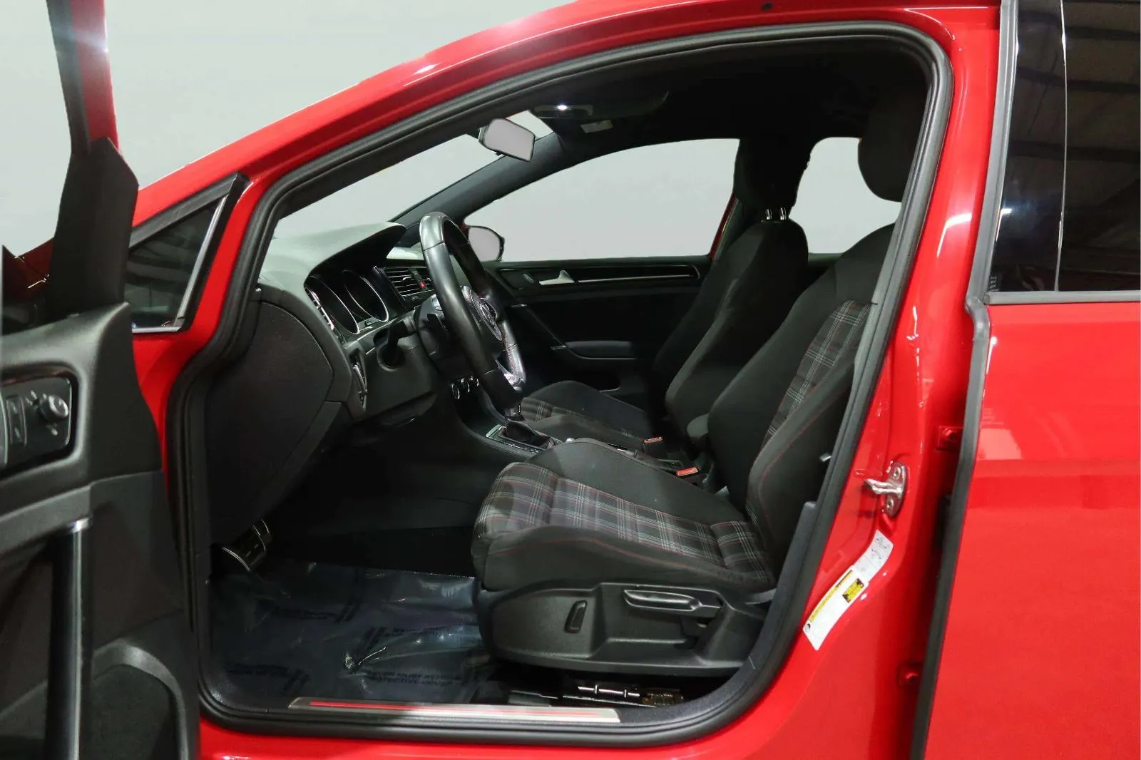 Volkswagen Golf GTI photo 15