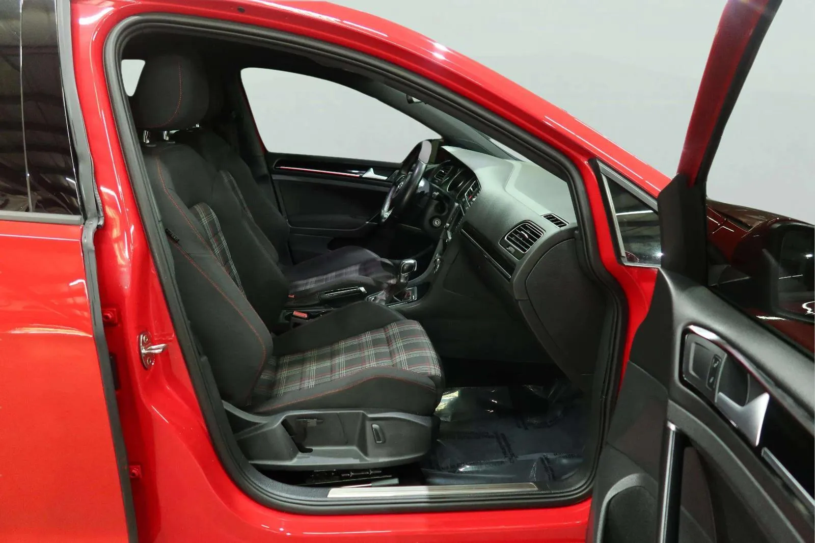 Volkswagen Golf GTI photo 22