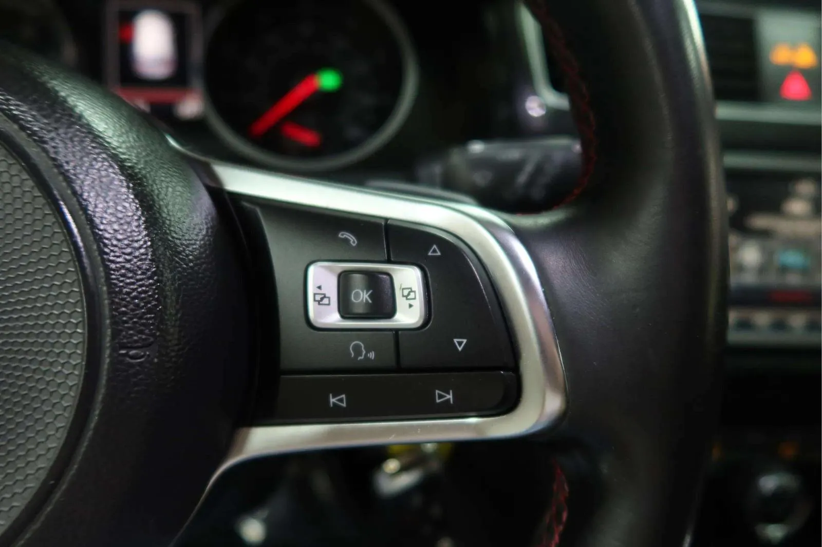 Volkswagen Golf GTI photo 29