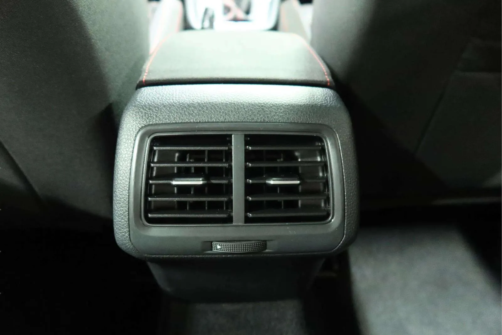 Volkswagen Golf GTI photo 32