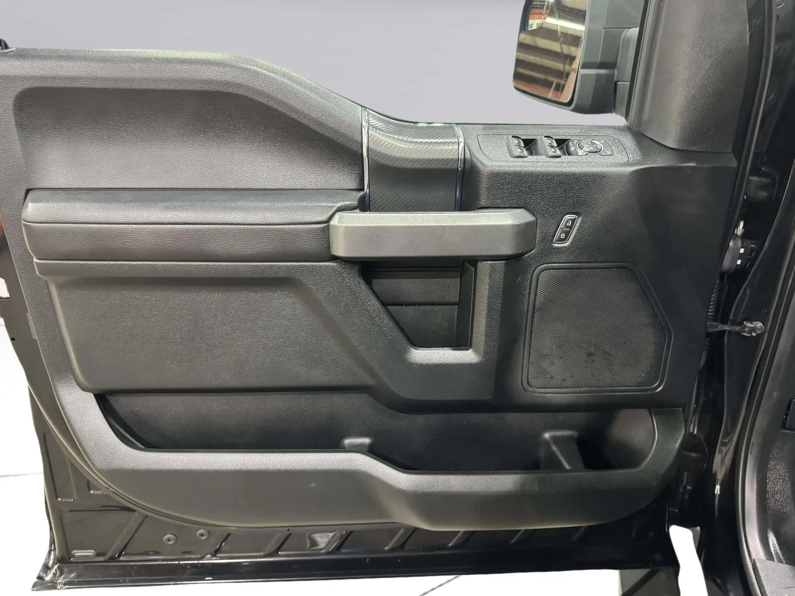 Ford F-150 photo 17