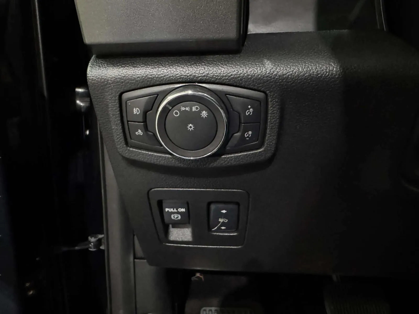 Ford F-150 photo 27