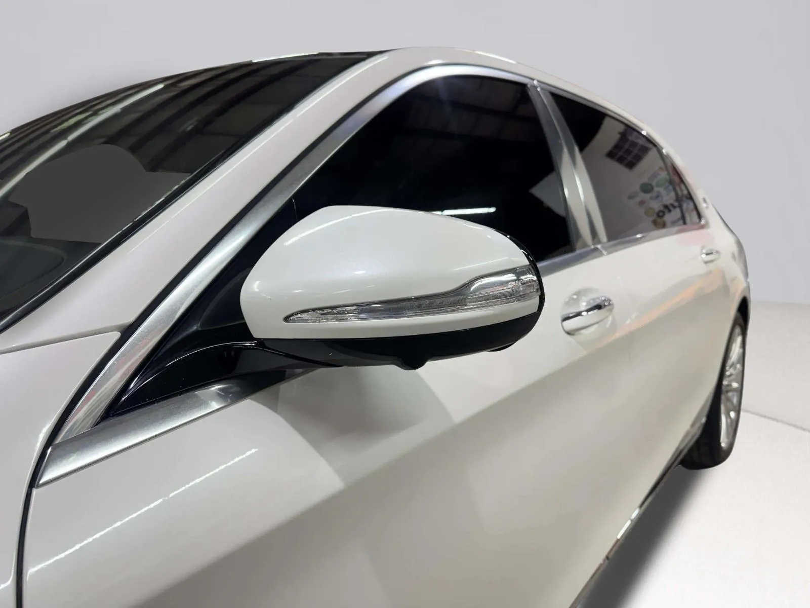Mercedes-Benz S-Class photo 16