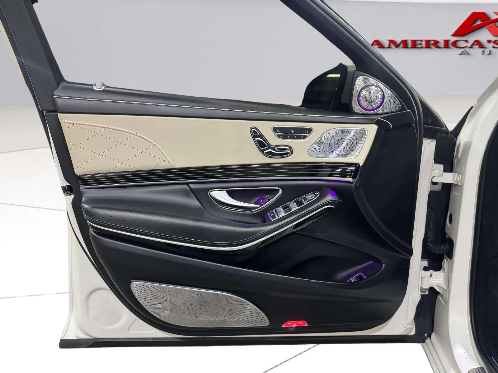 Mercedes-Benz S-Class photo 22