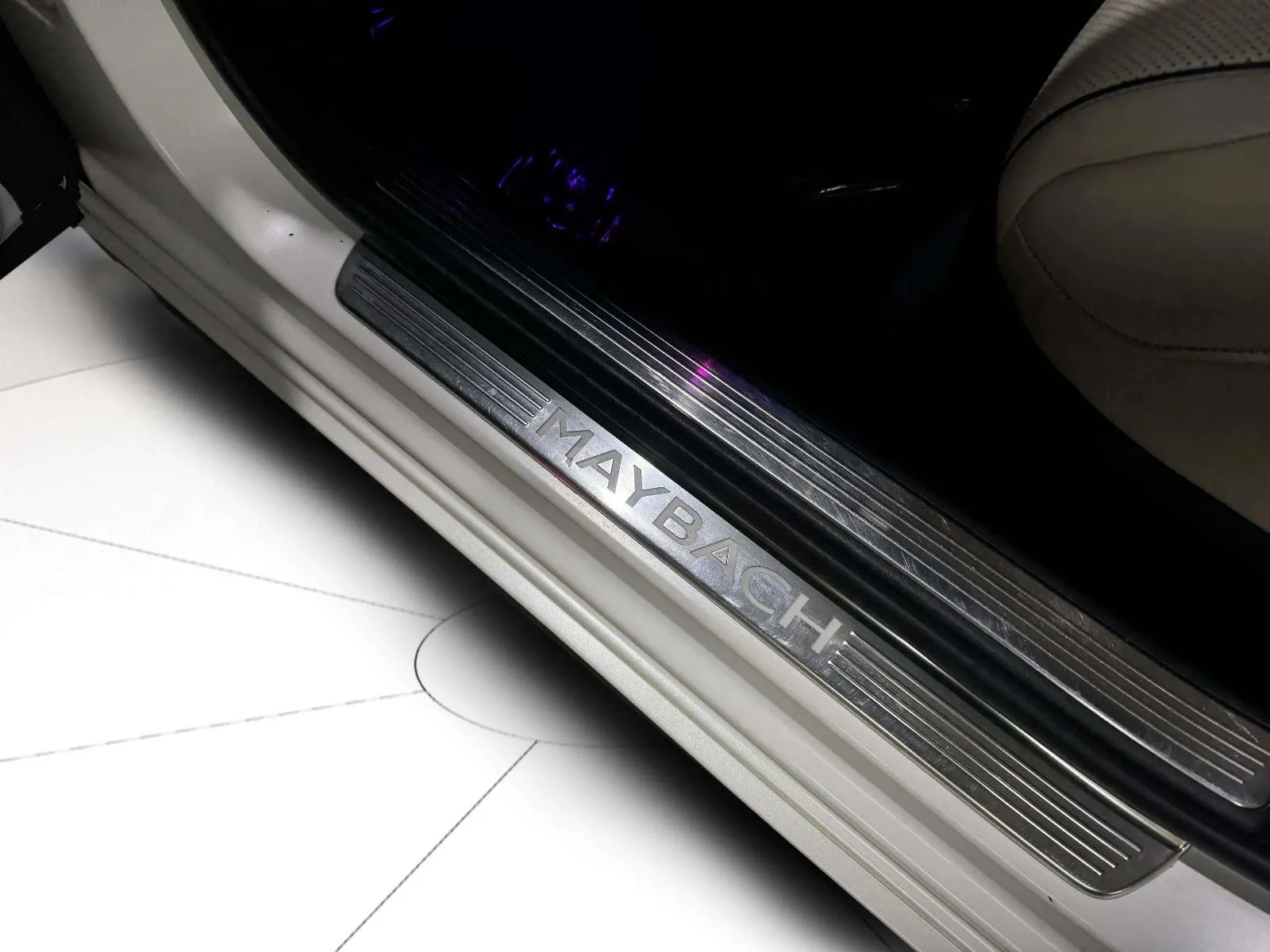 Mercedes-Benz S-Class photo 26