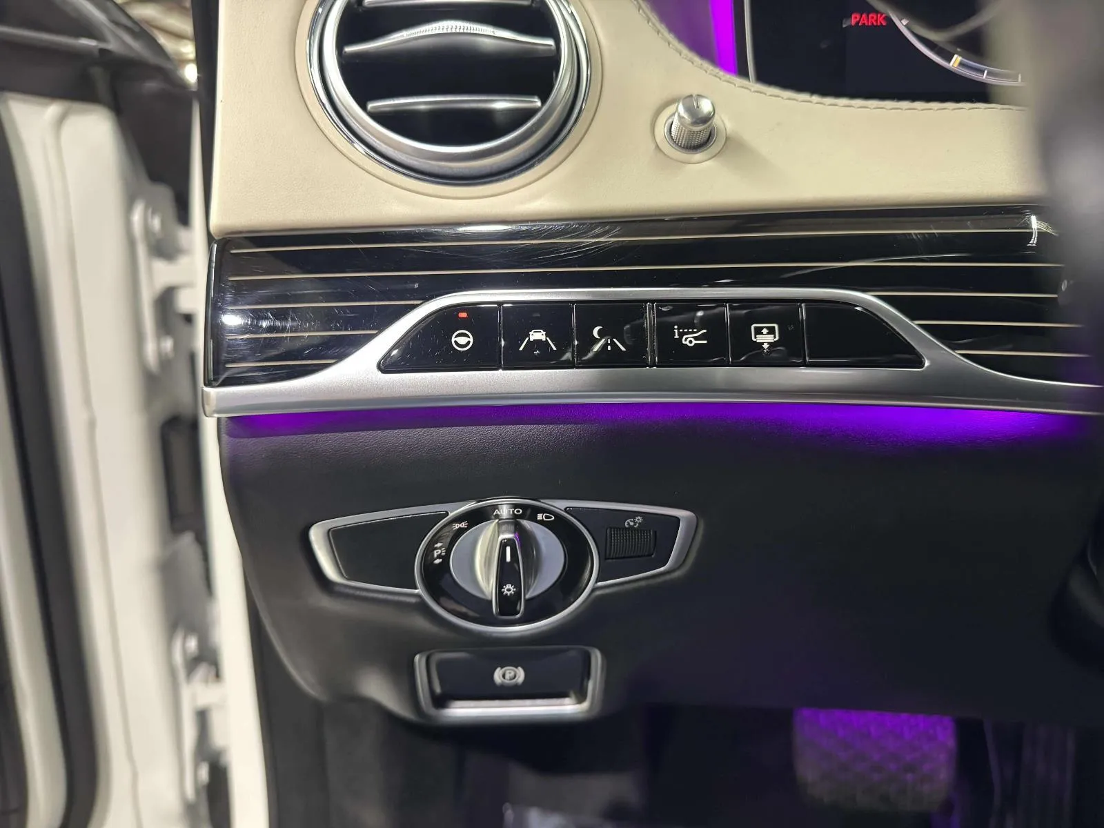 Mercedes-Benz S-Class photo 30