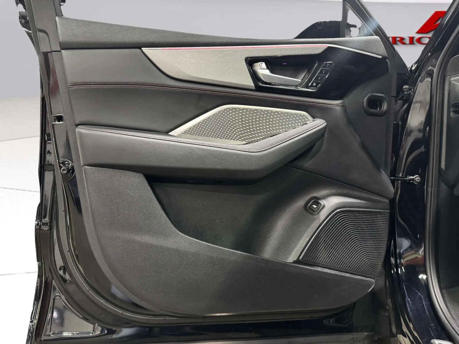 Acura MDX photo 11