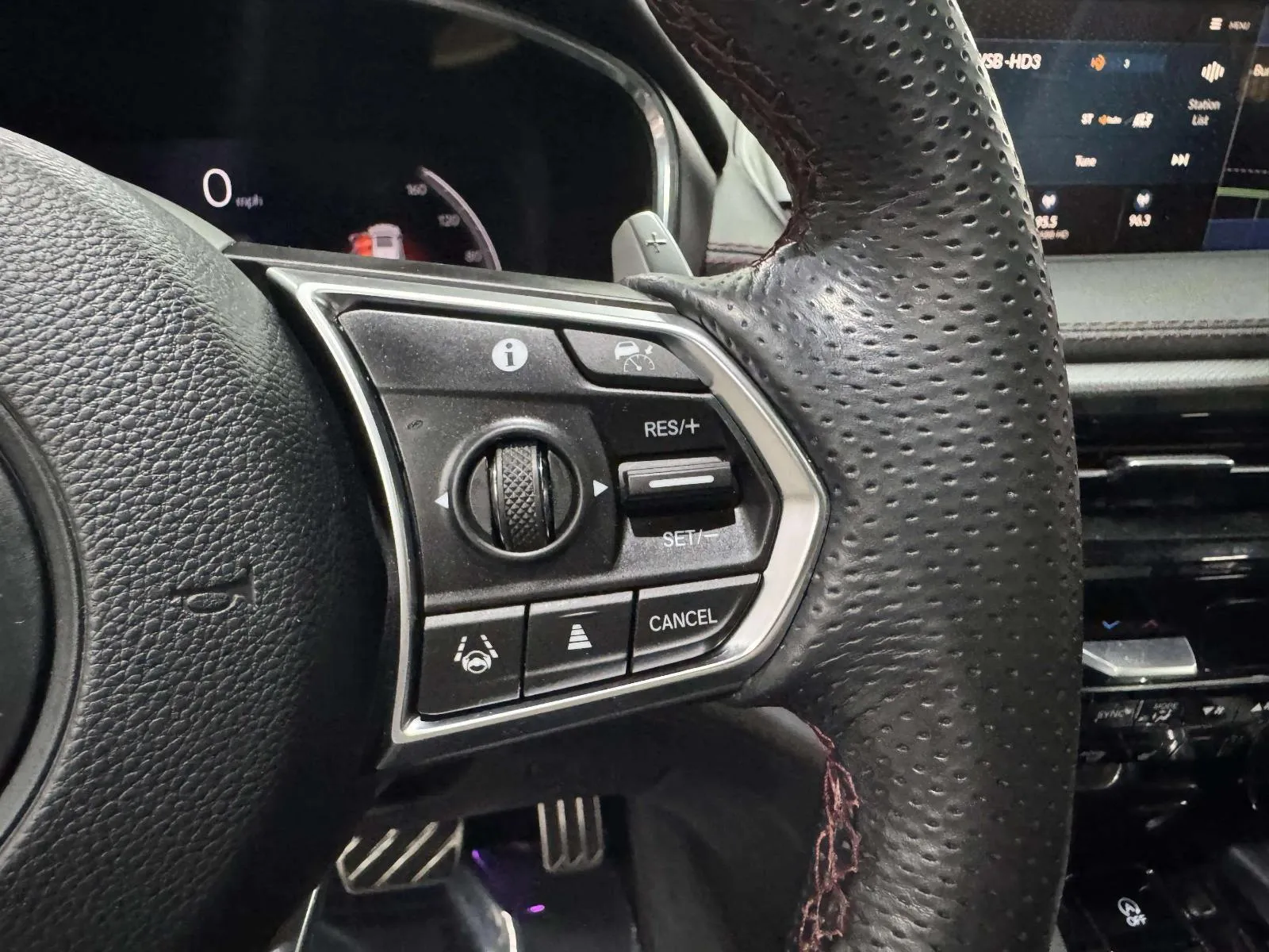 Acura MDX photo 14