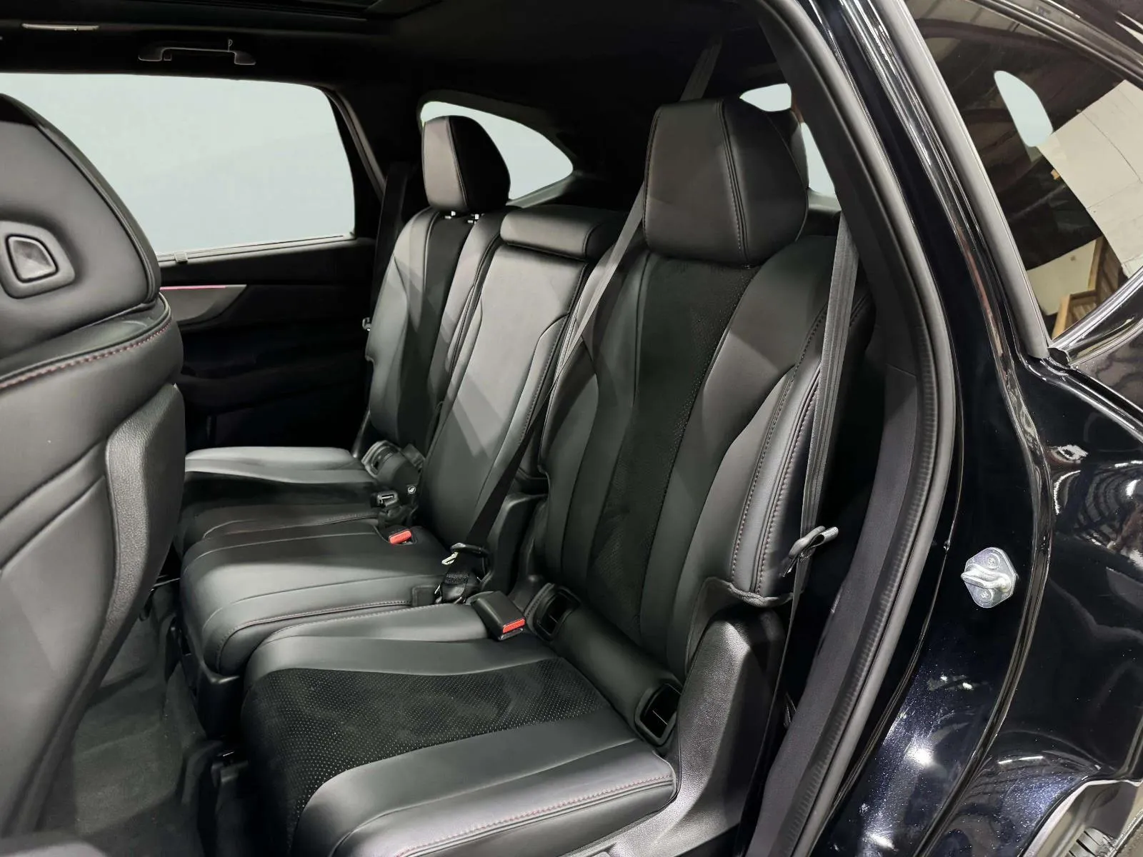 Acura MDX photo 21