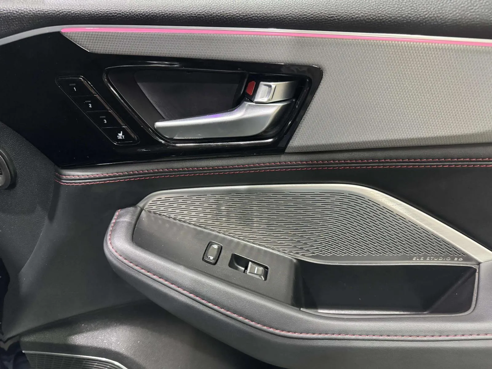 Acura MDX photo 30