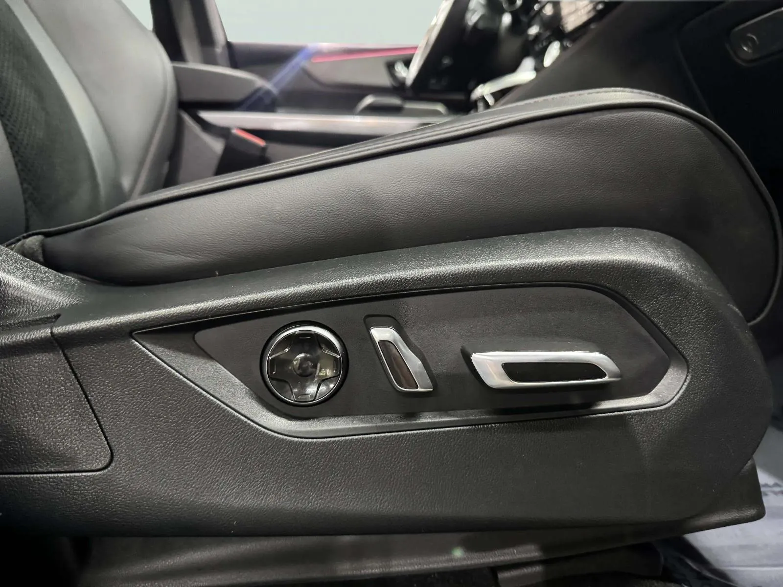 Acura MDX photo 32