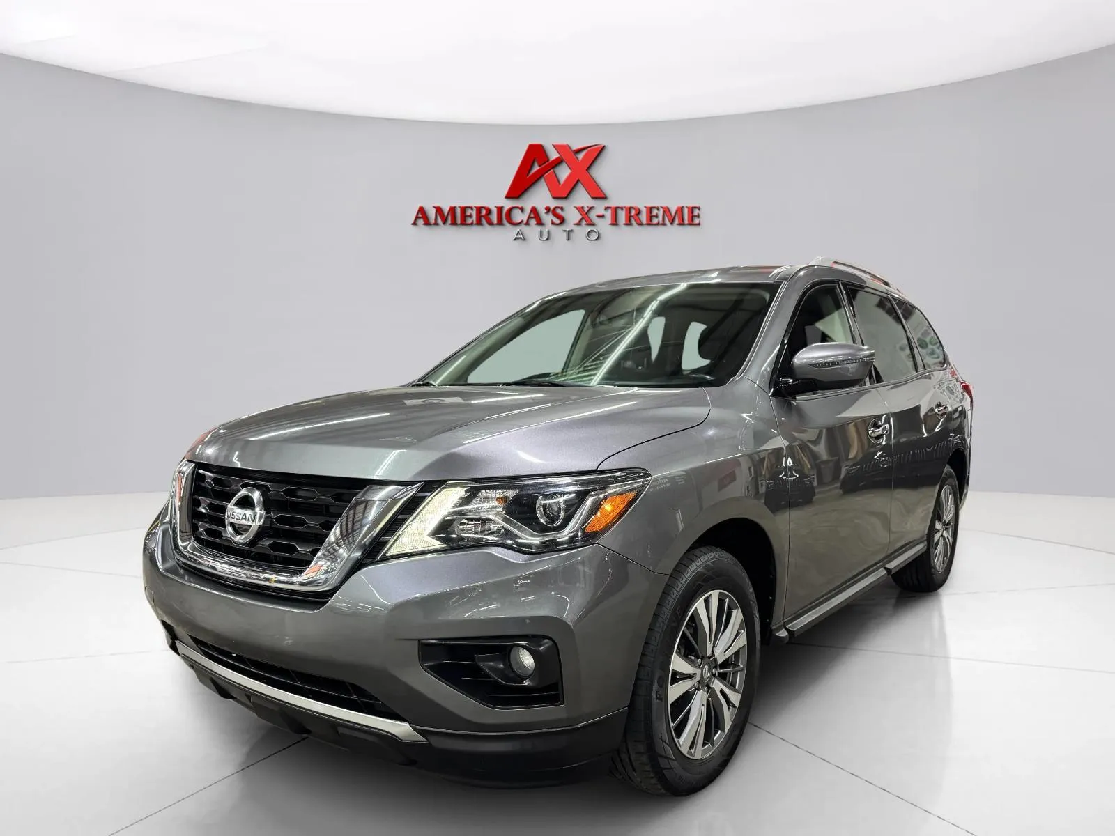 Nissan Pathfinder photo 2