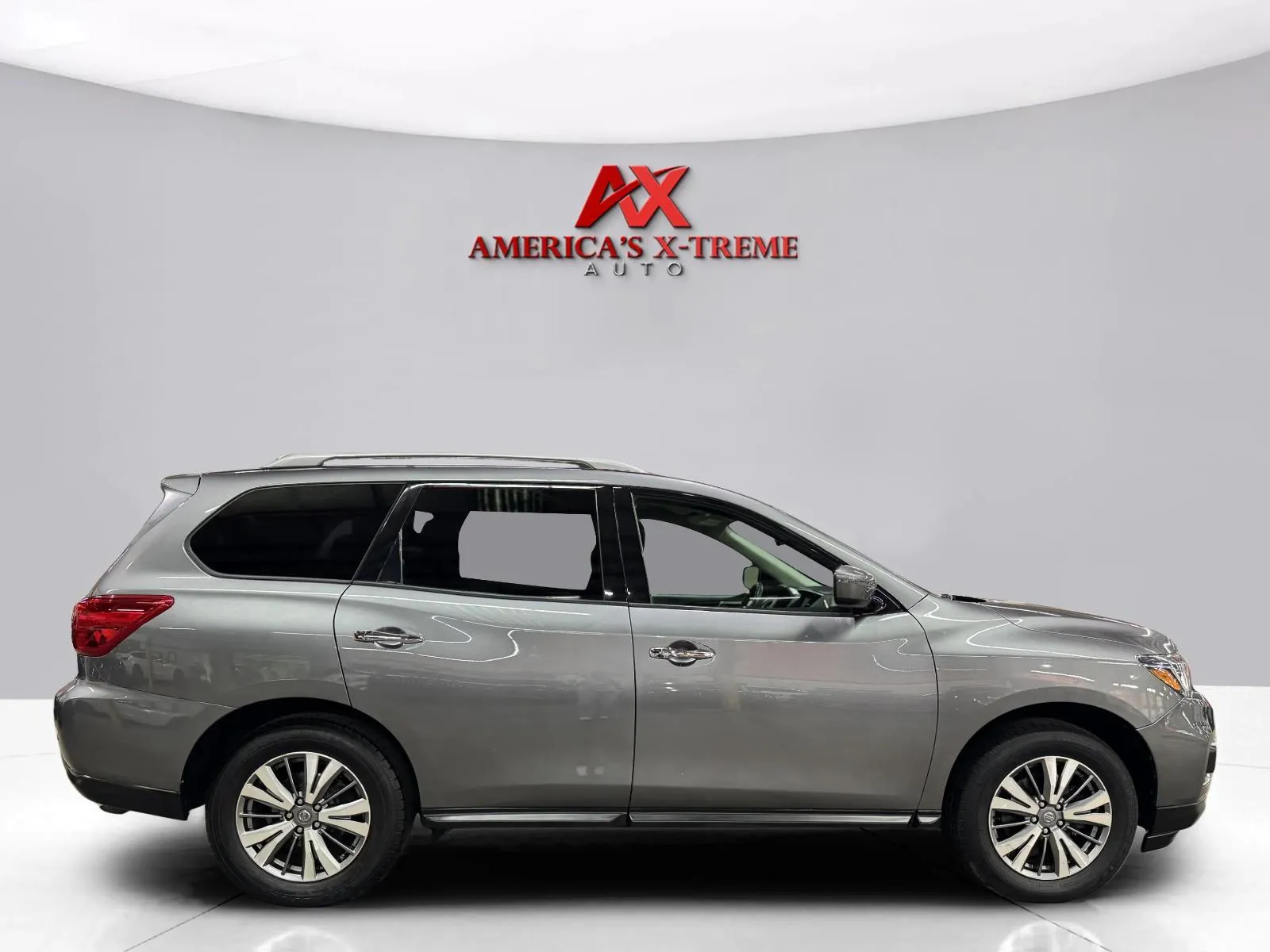 Nissan Pathfinder photo 8