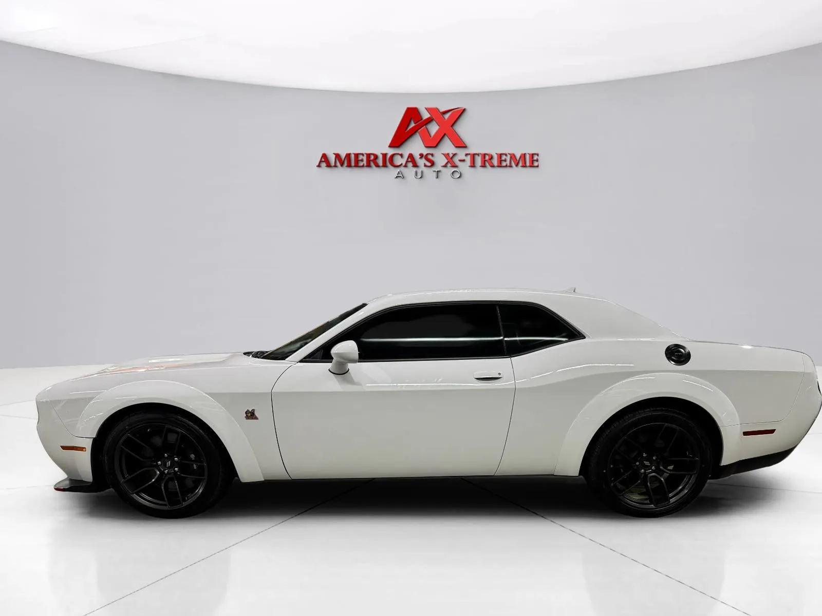 Dodge Challenger photo 2