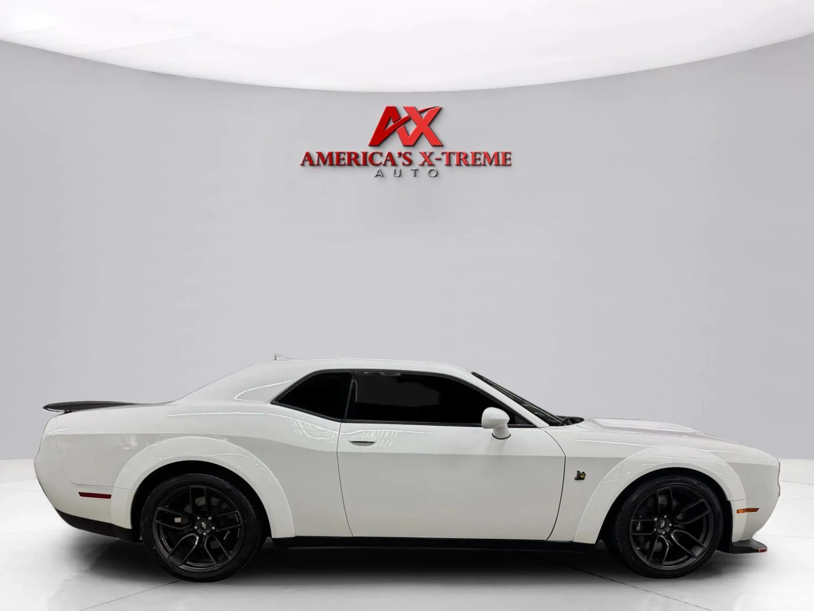 Dodge Challenger photo 7