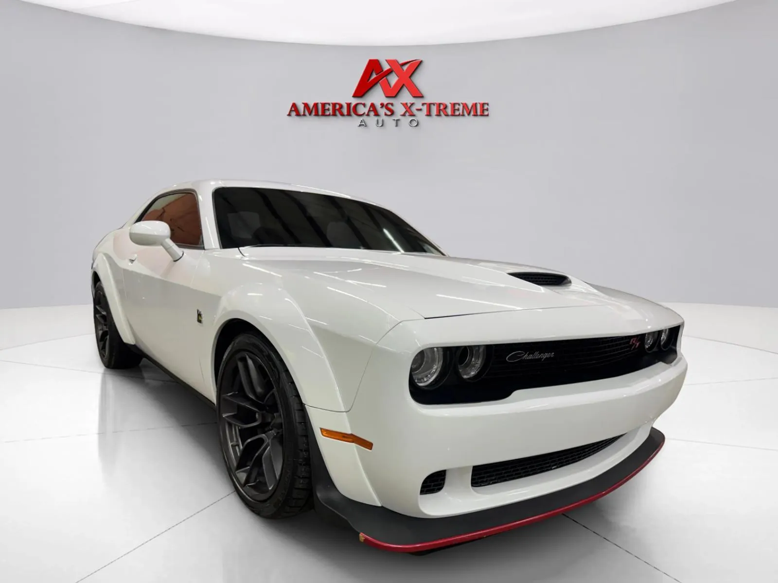 Dodge Challenger photo 8
