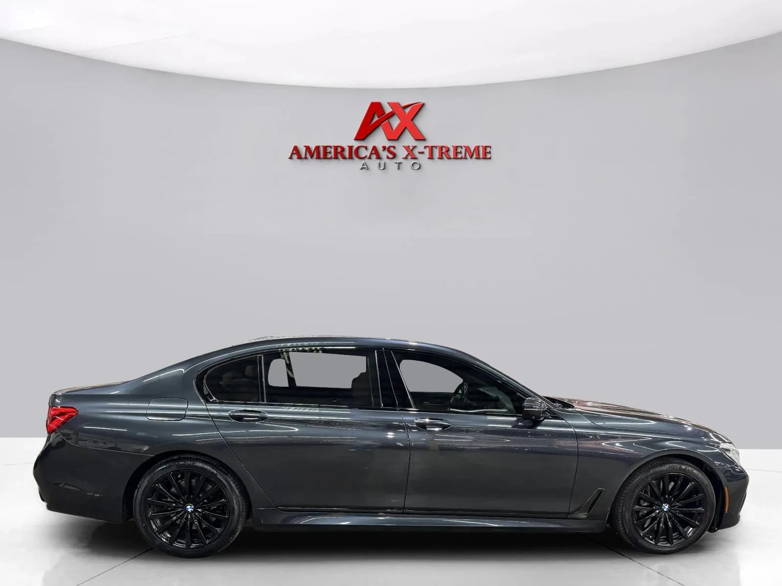 BMW 7 Series photo 7