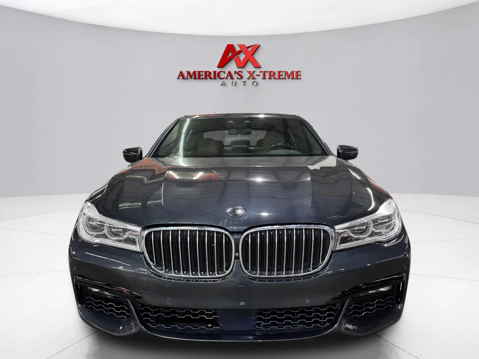 BMW 7 Series photo 8