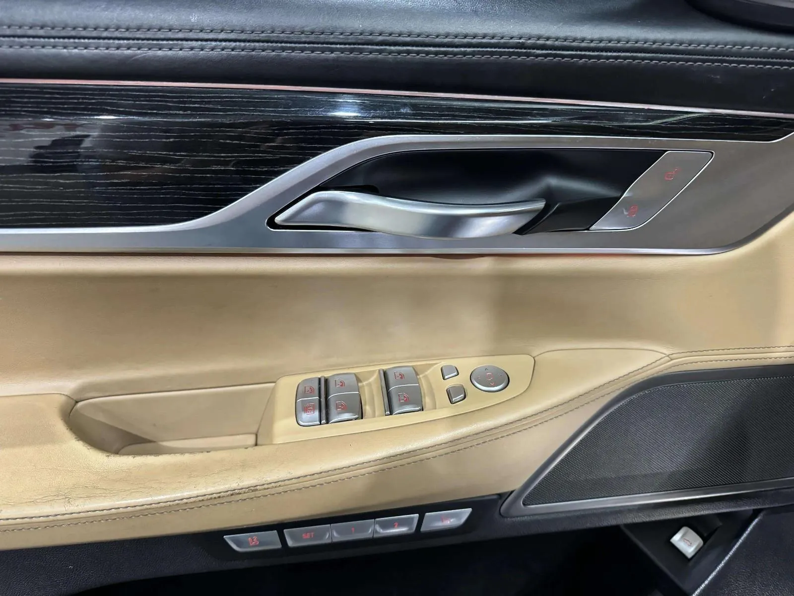 BMW 7 Series photo 20