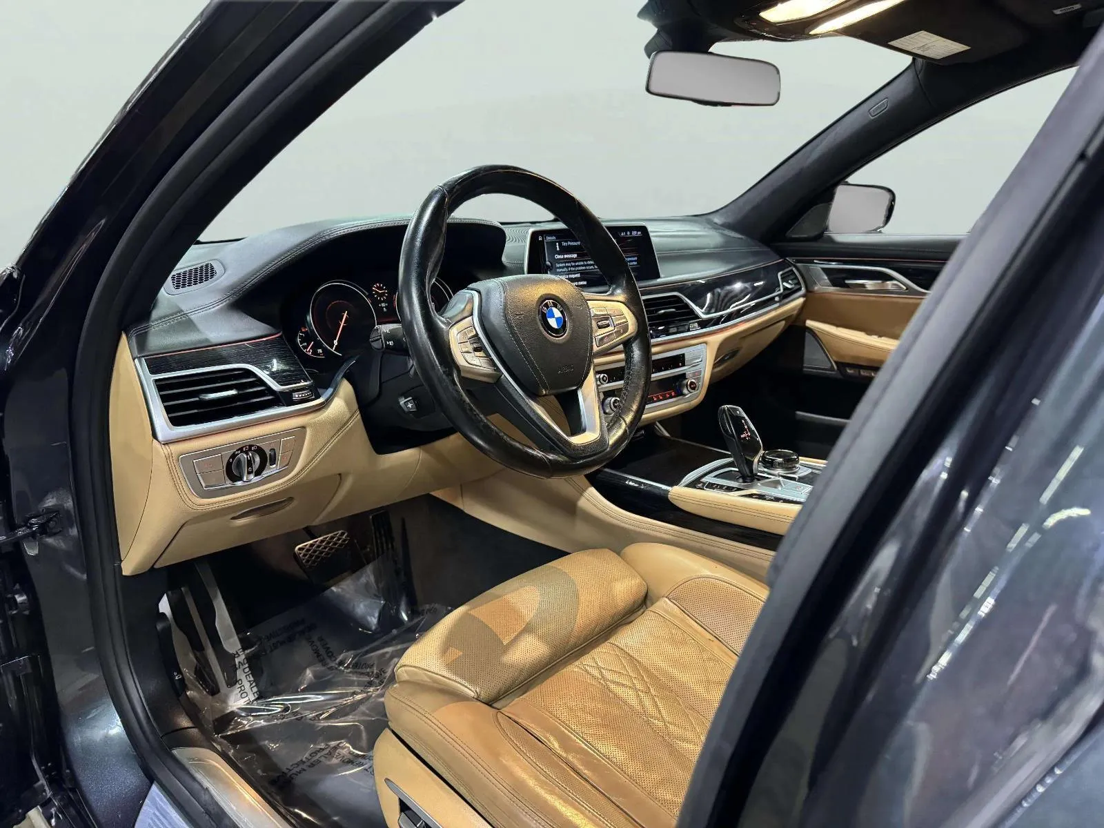 BMW 7 Series photo 24