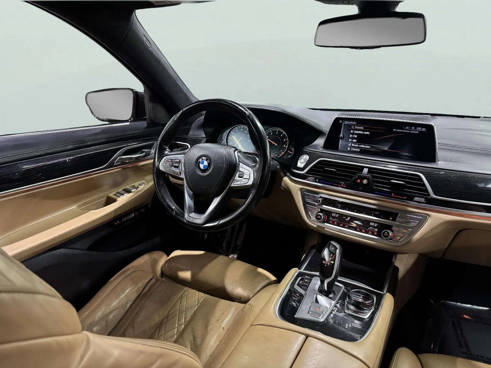 BMW 7 Series photo 26