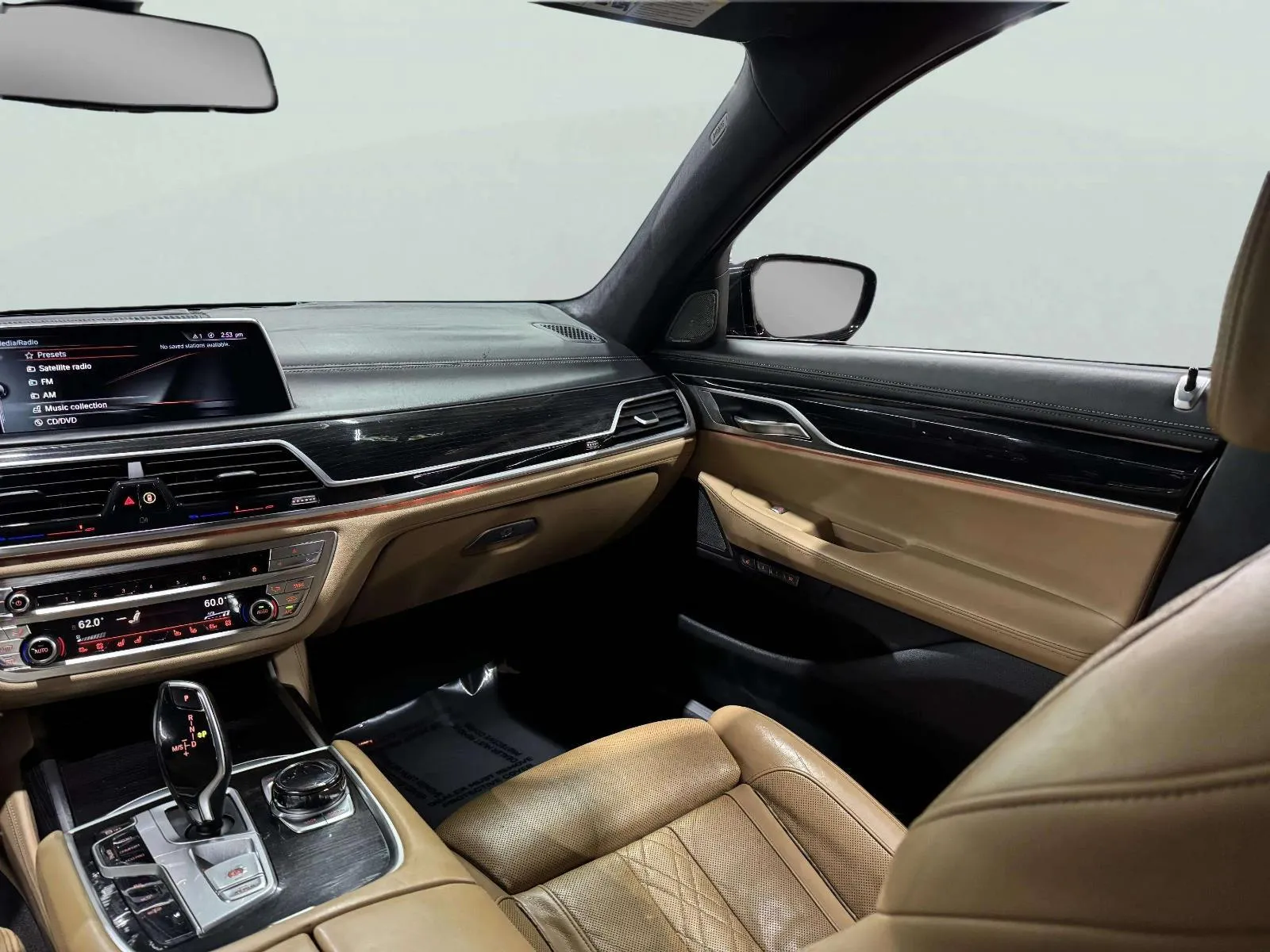 BMW 7 Series photo 27