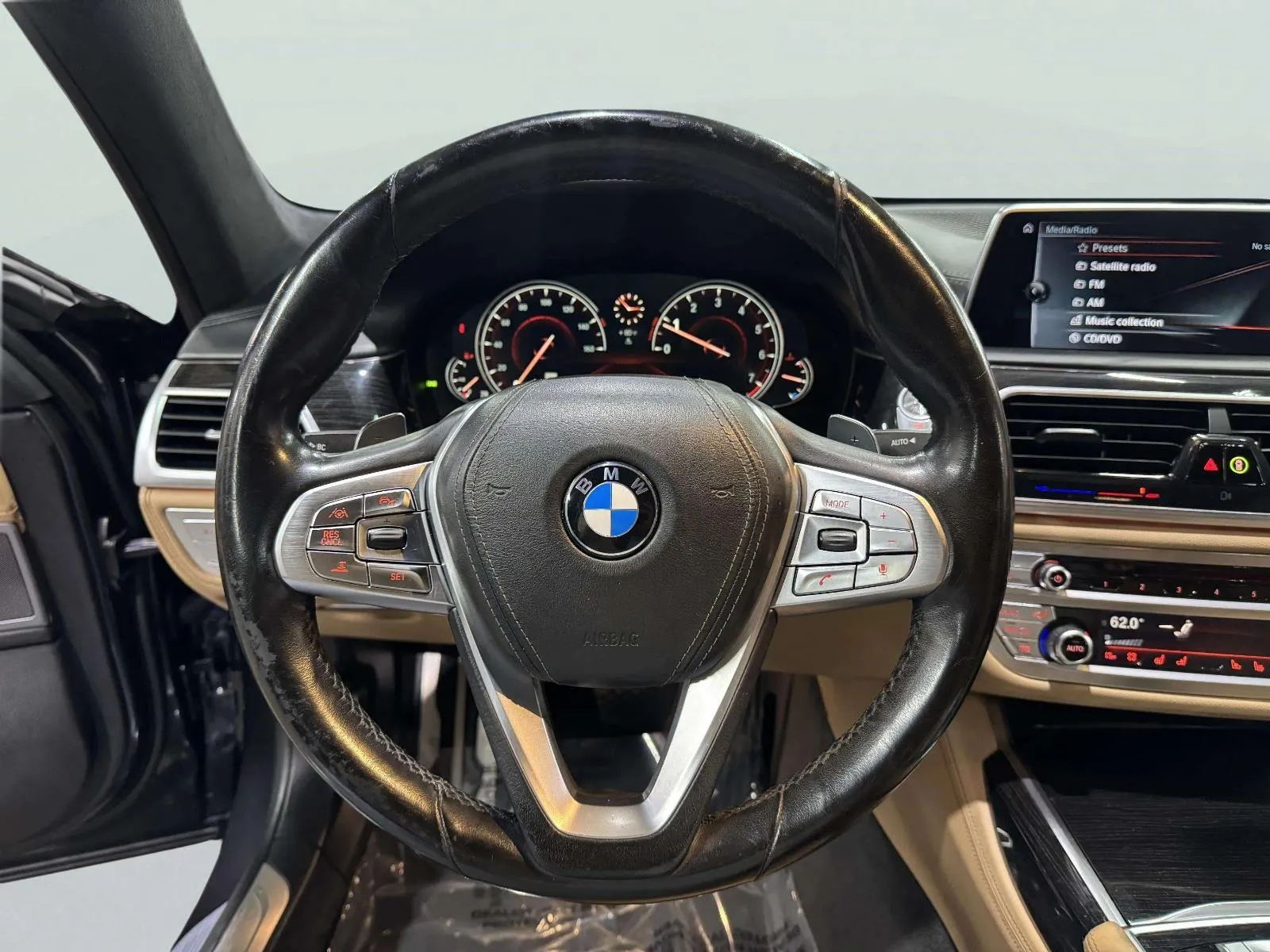 BMW 7 Series photo 28
