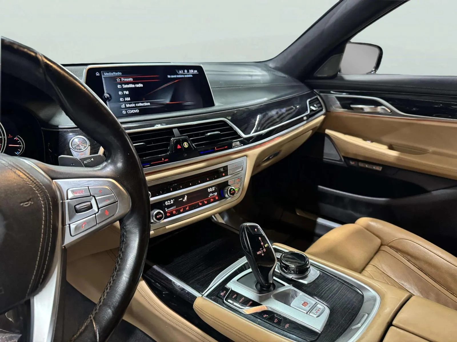 BMW 7 Series photo 32