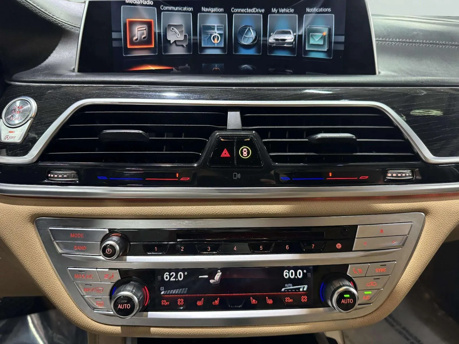 BMW 7 Series photo 36