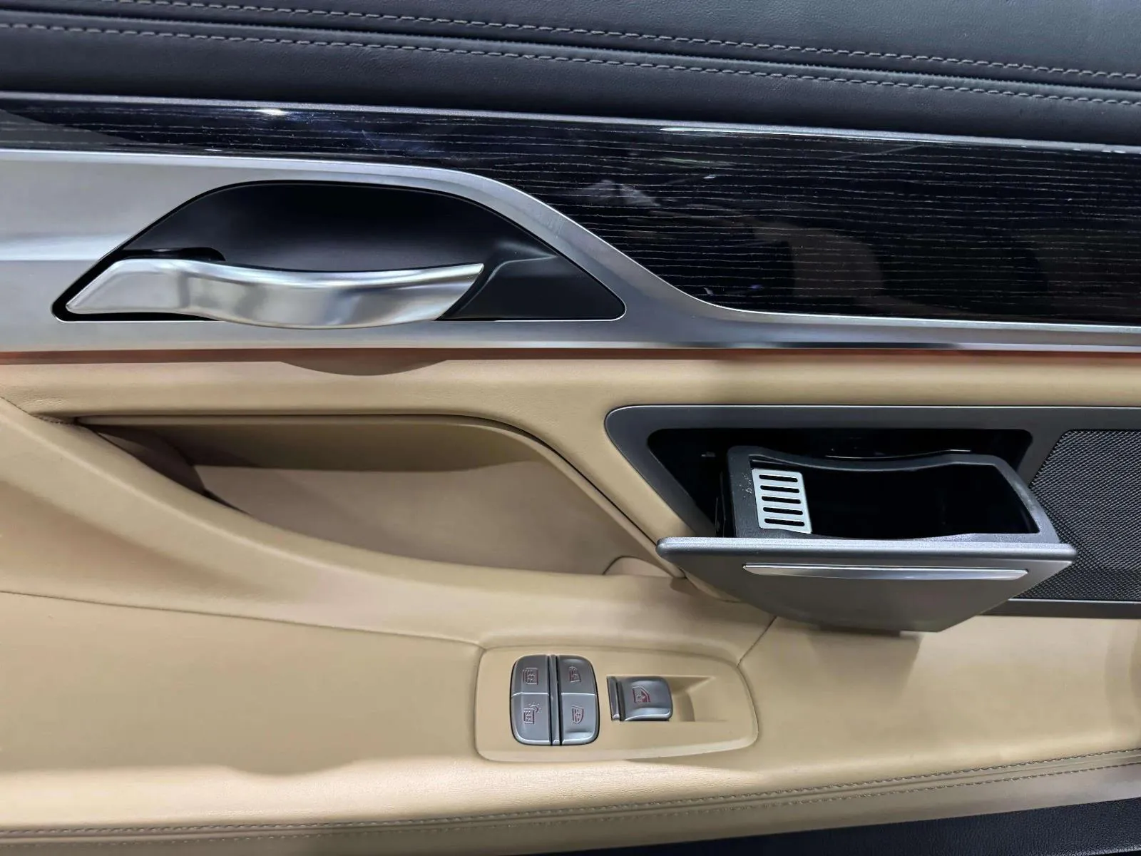 BMW 7 Series photo 41