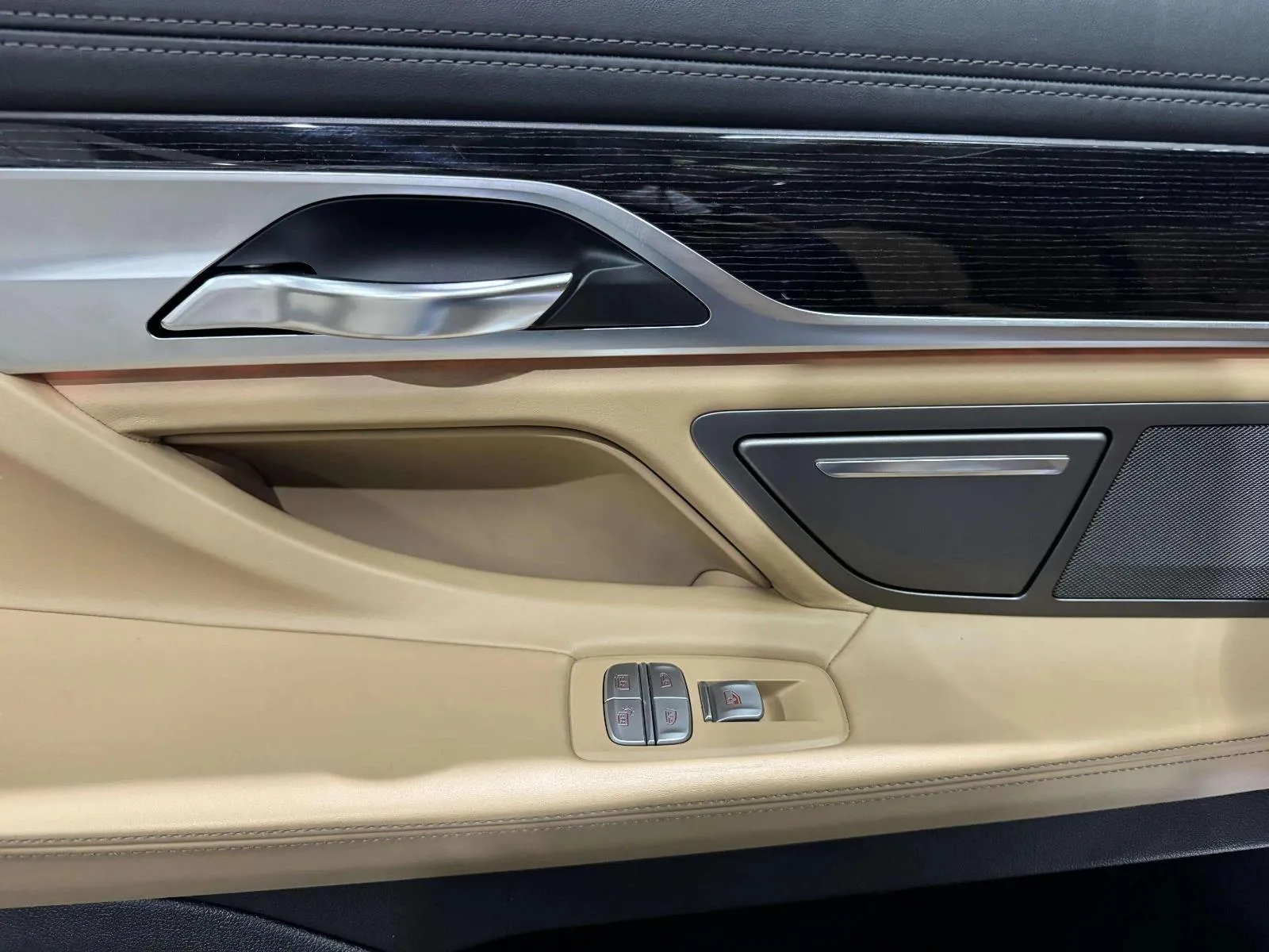 BMW 7 Series photo 42