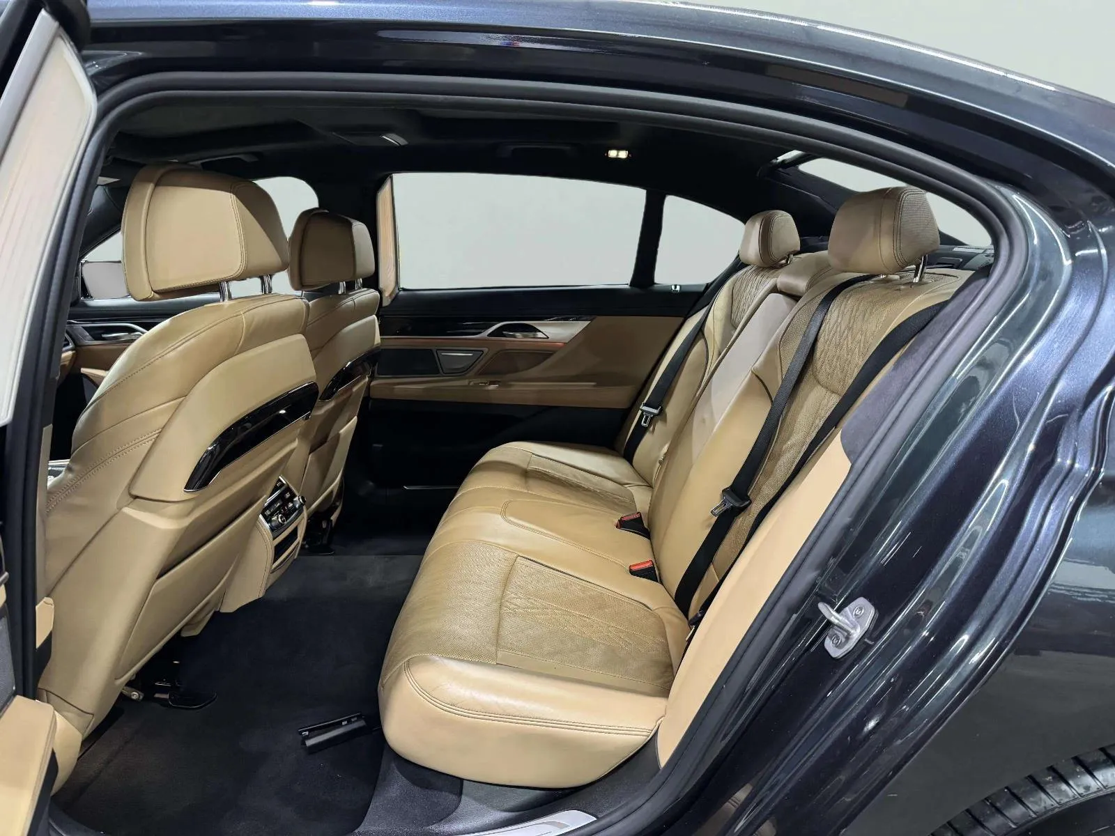 BMW 7 Series photo 43