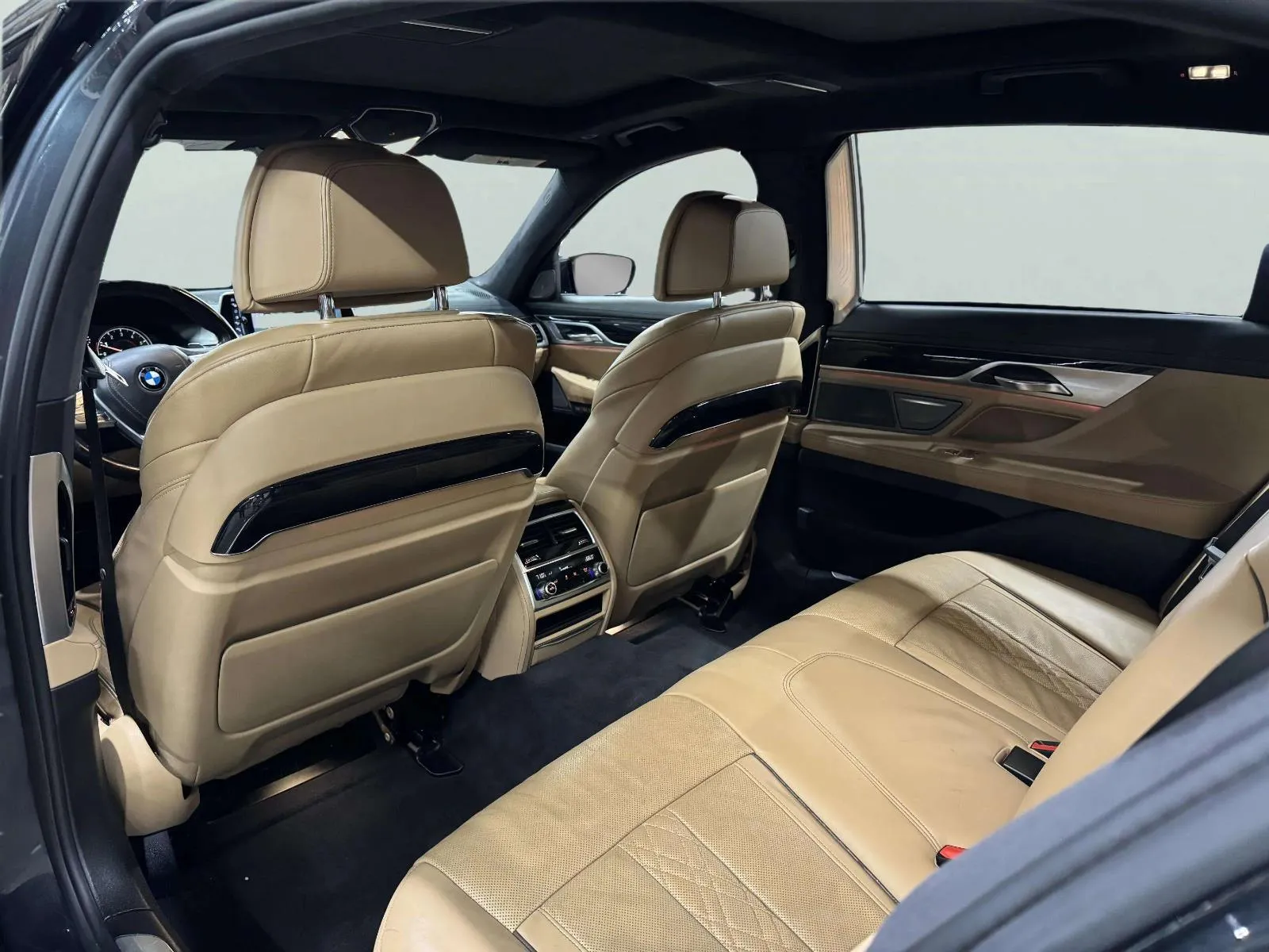BMW 7 Series photo 45