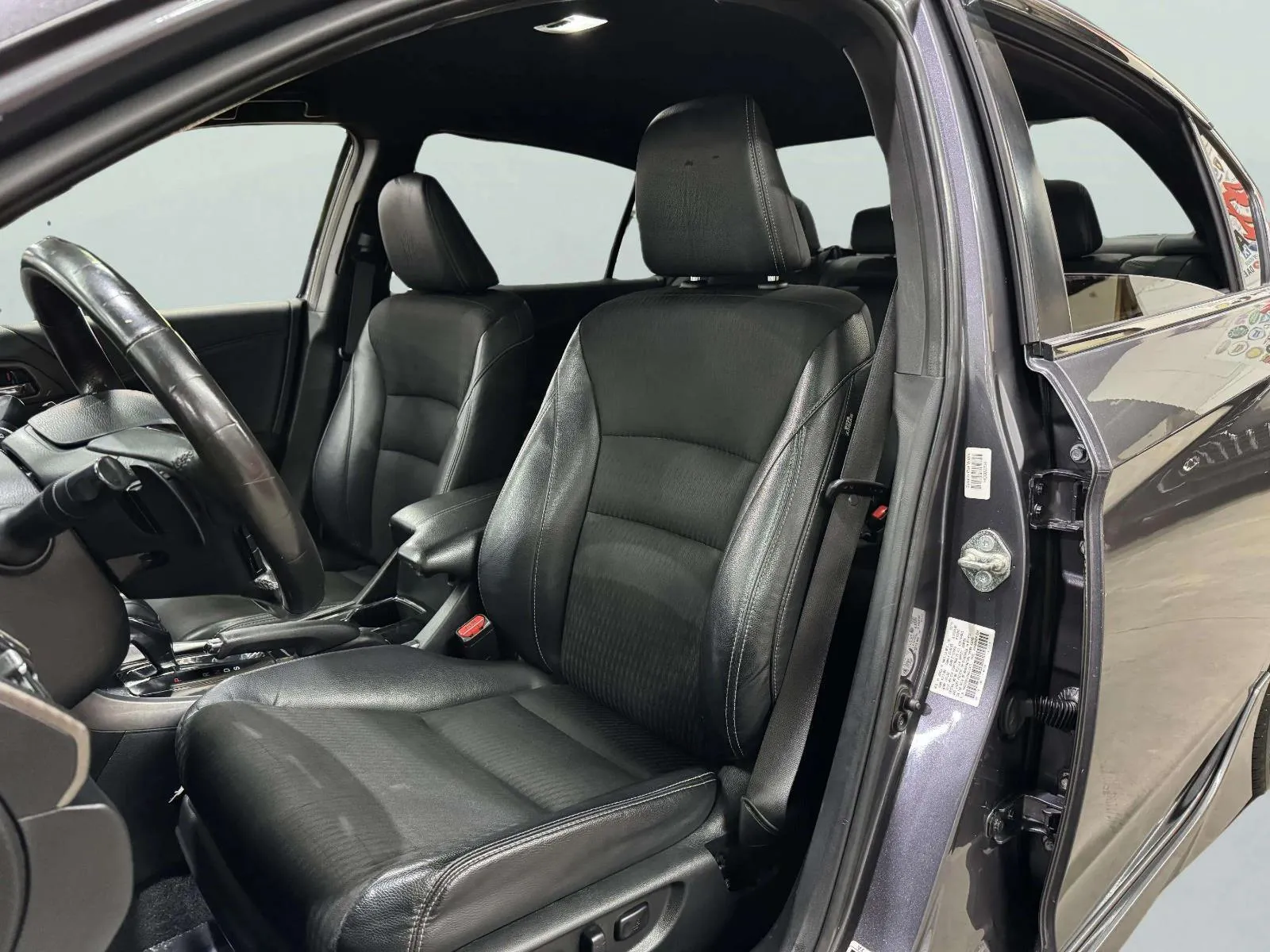 Honda Accord photo 12