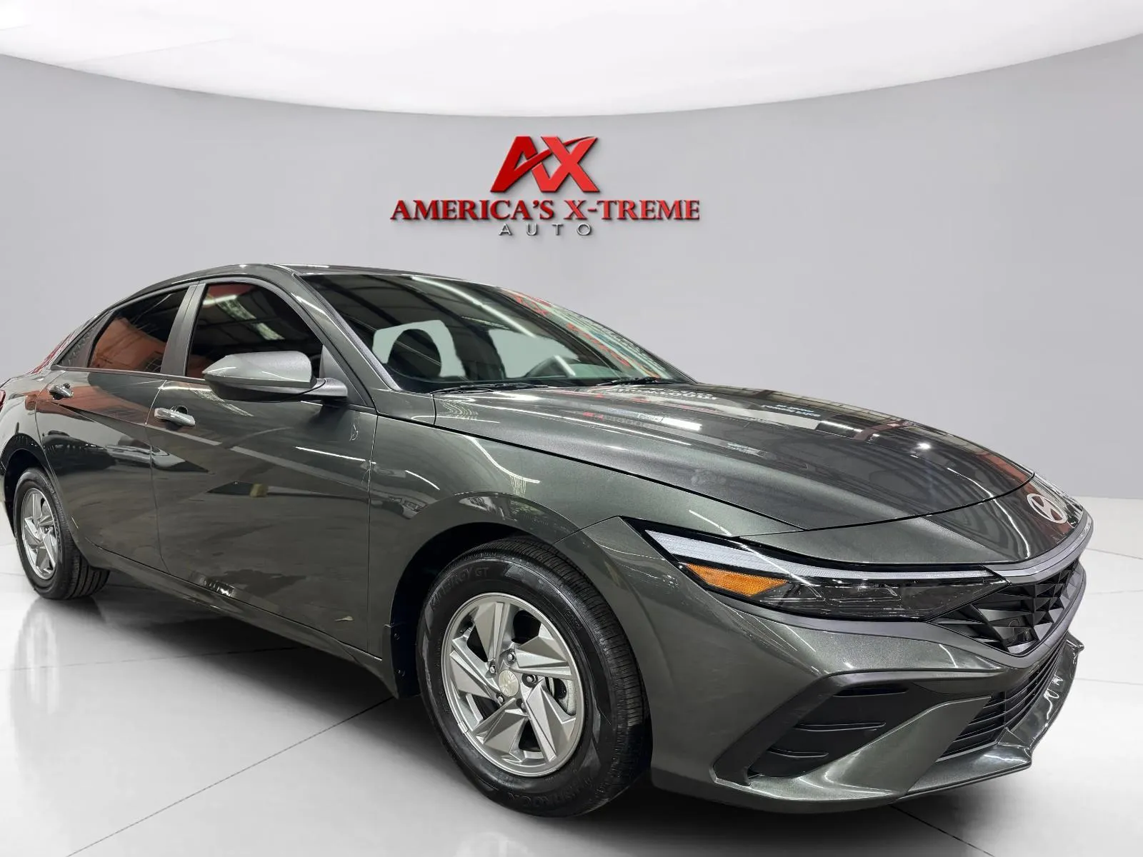 Hyundai Elantra photo 8