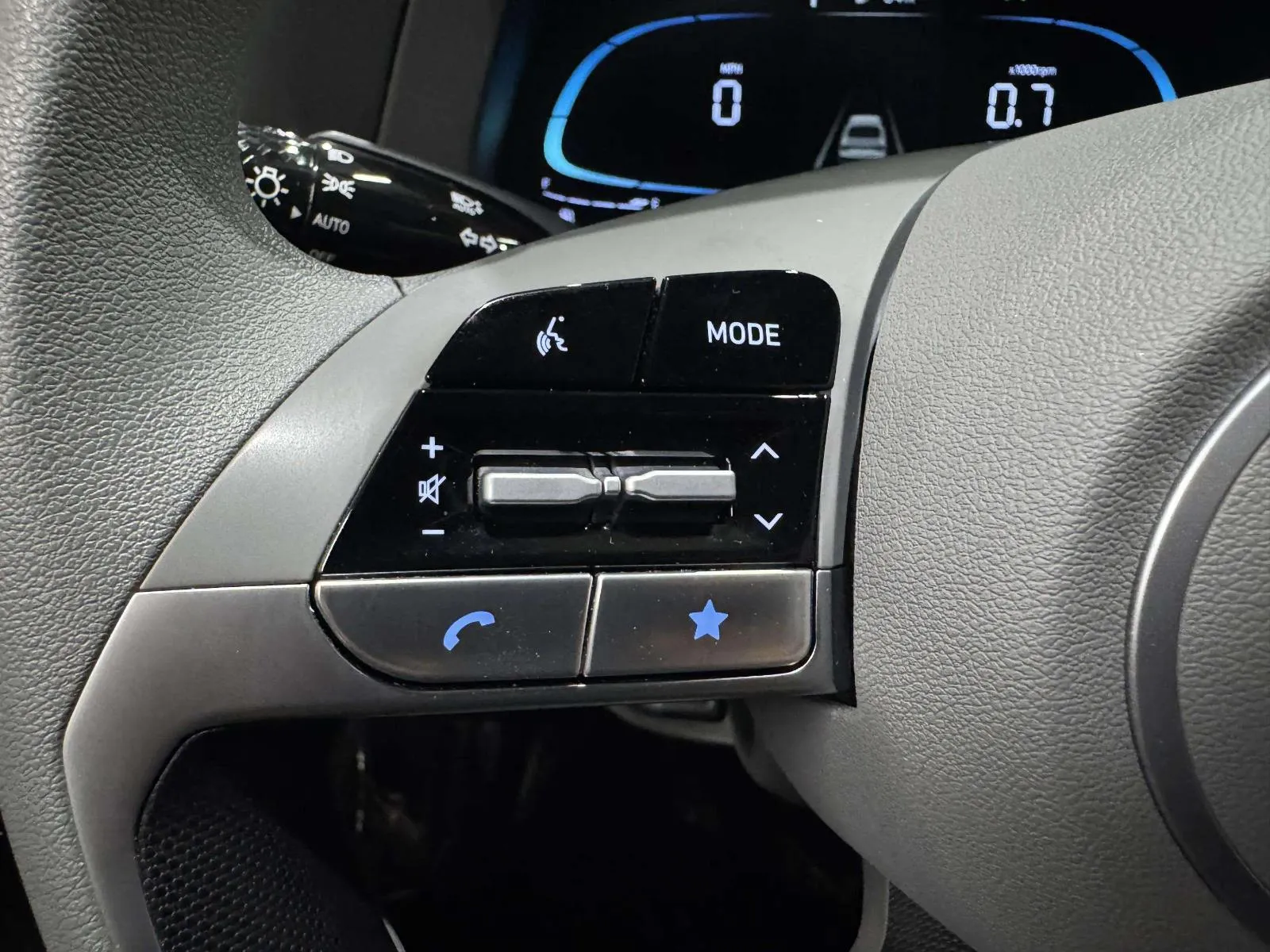 Hyundai Elantra photo 24