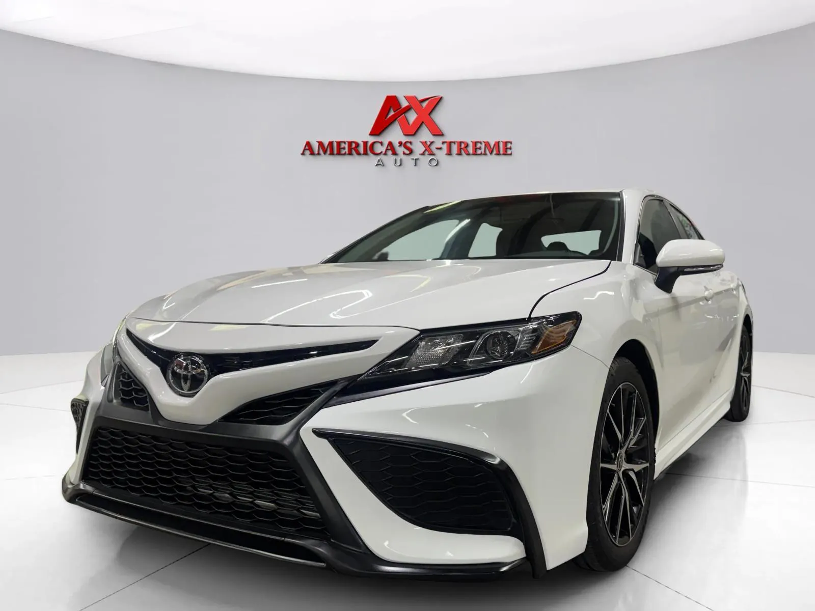 Toyota Camry photo 2