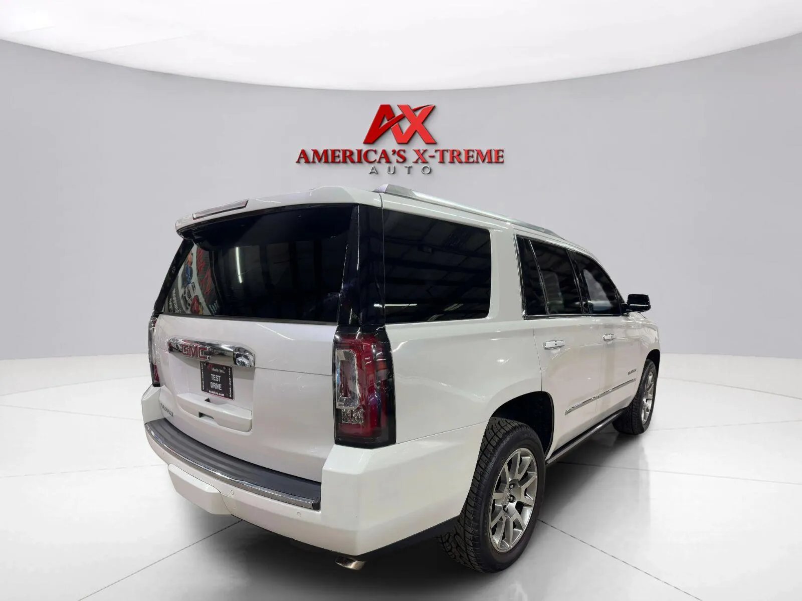 GMC Yukon photo 7