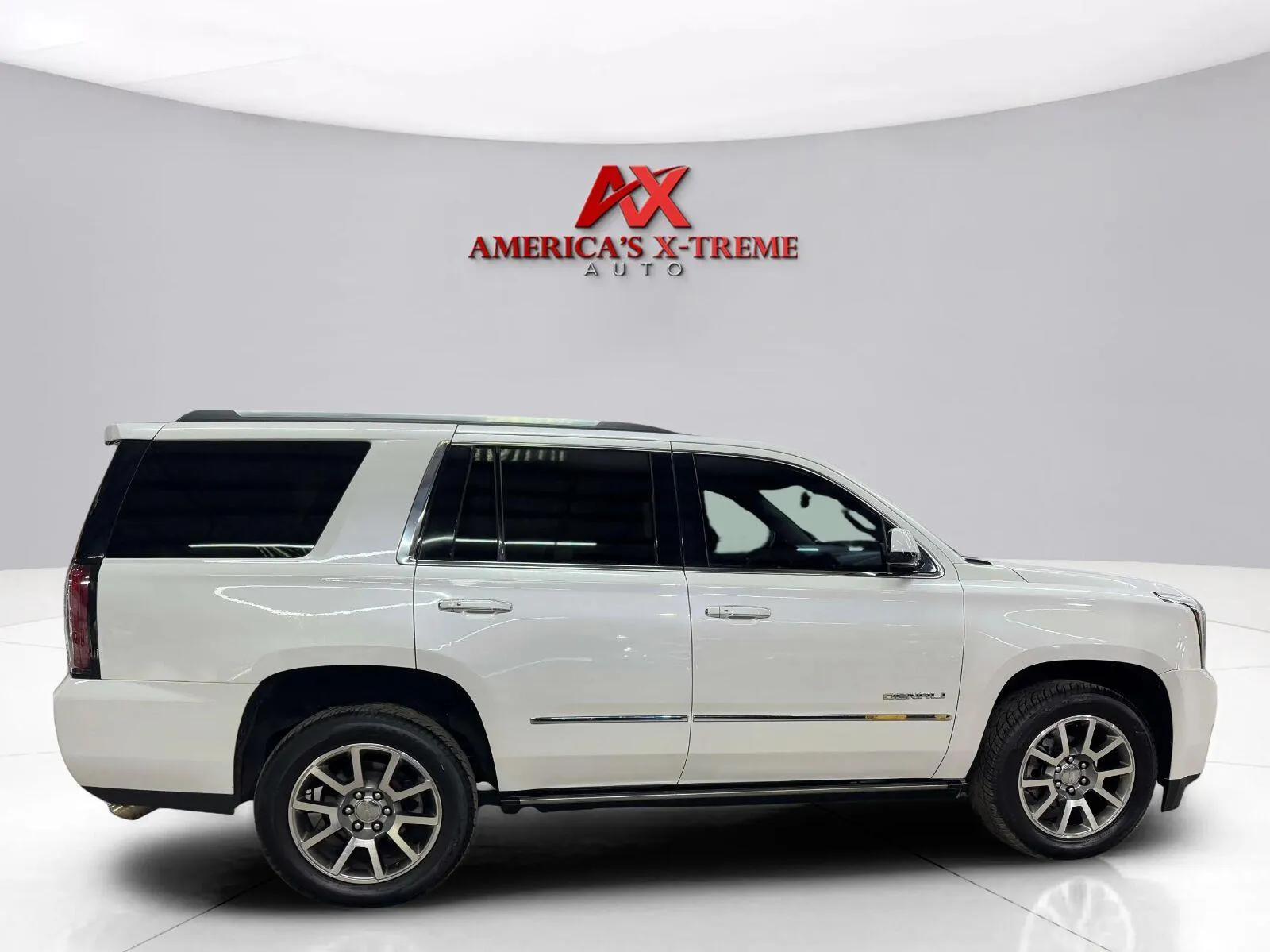 GMC Yukon photo 8